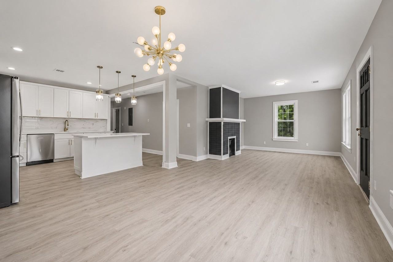 1658 Temple Ave - Photo 4 of 24