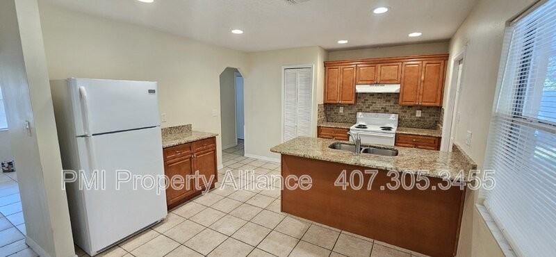 411 Edwin St - Photo 2 of 13