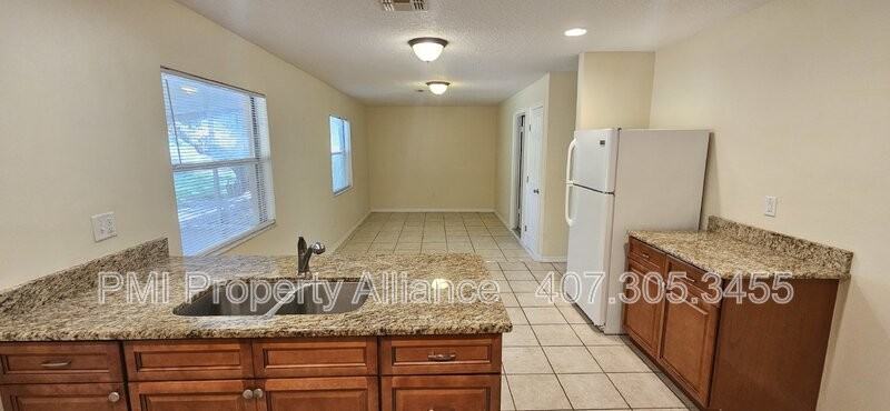 411 Edwin St - Photo 3 of 13
