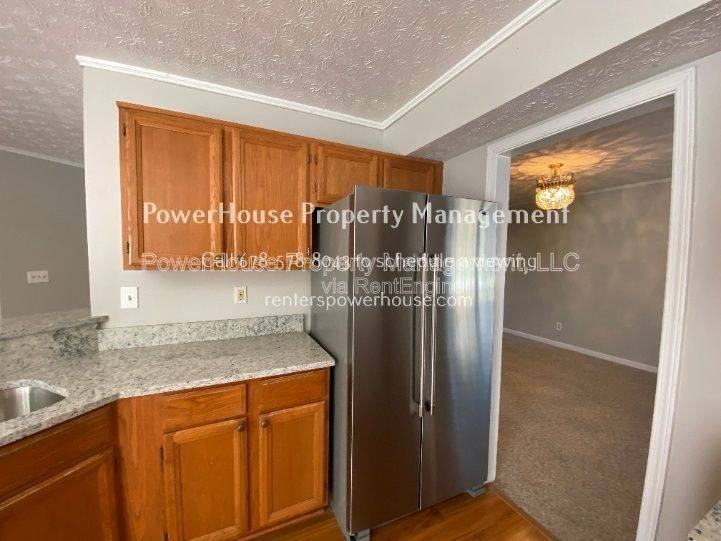 605 Suwanee Lakes Cir - Photo 2 of 10