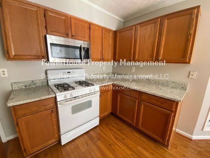 605 Suwanee Lakes Cir - Photo 3 of 10