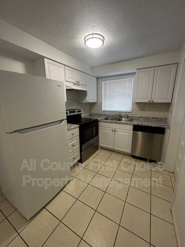 556 Patricia Ave - Photo 2 of 10