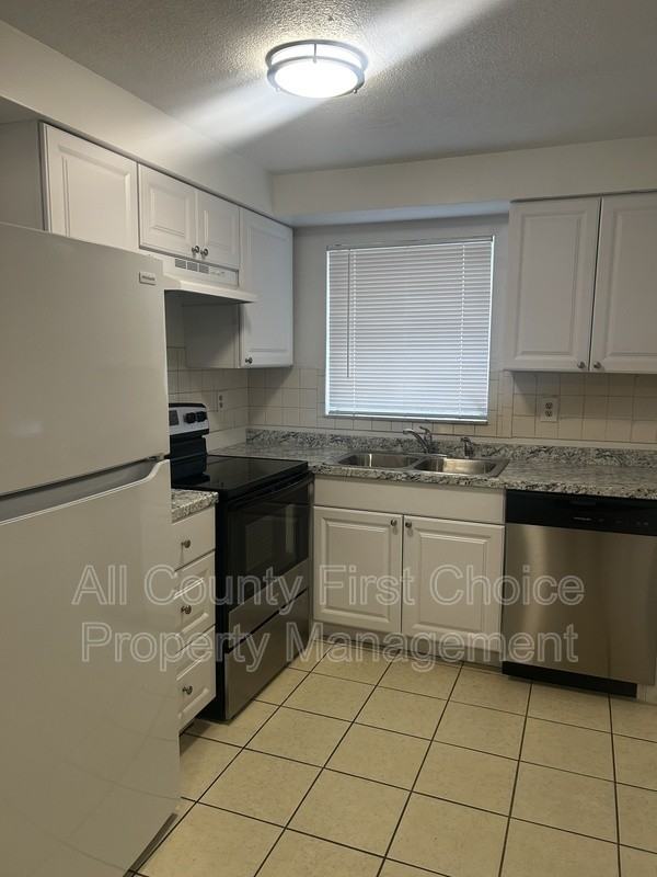 556 Patricia Ave - Photo 3 of 10