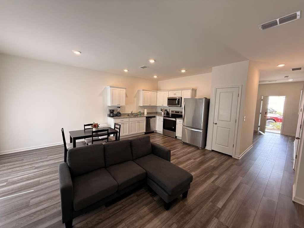 105 Thetford Way - Photo 2 of 12