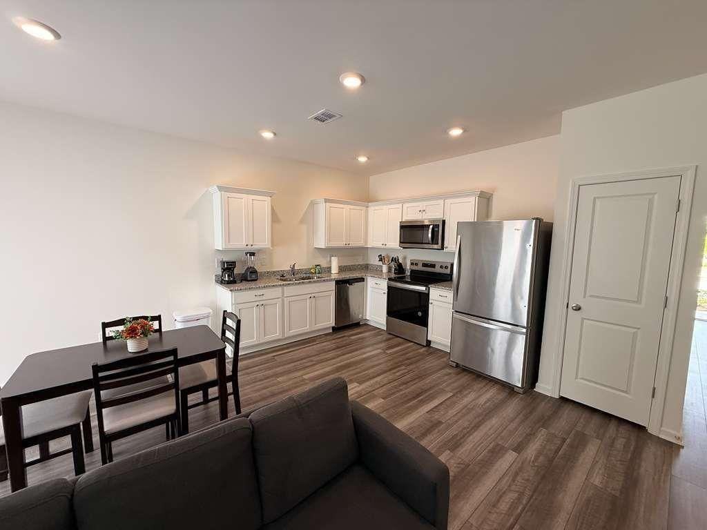 105 Thetford Way - Photo 3 of 12