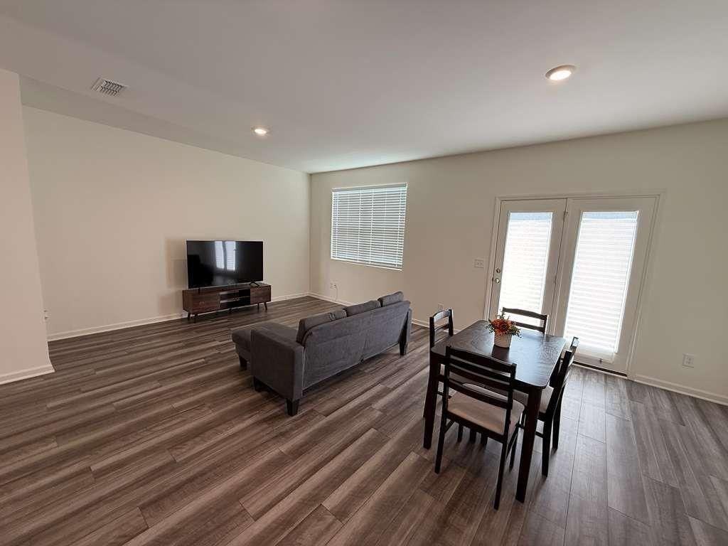 105 Thetford Way - Photo 4 of 12