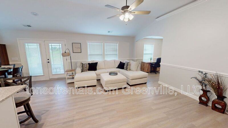 2212 Davenport Ct - Photo 2 of 16