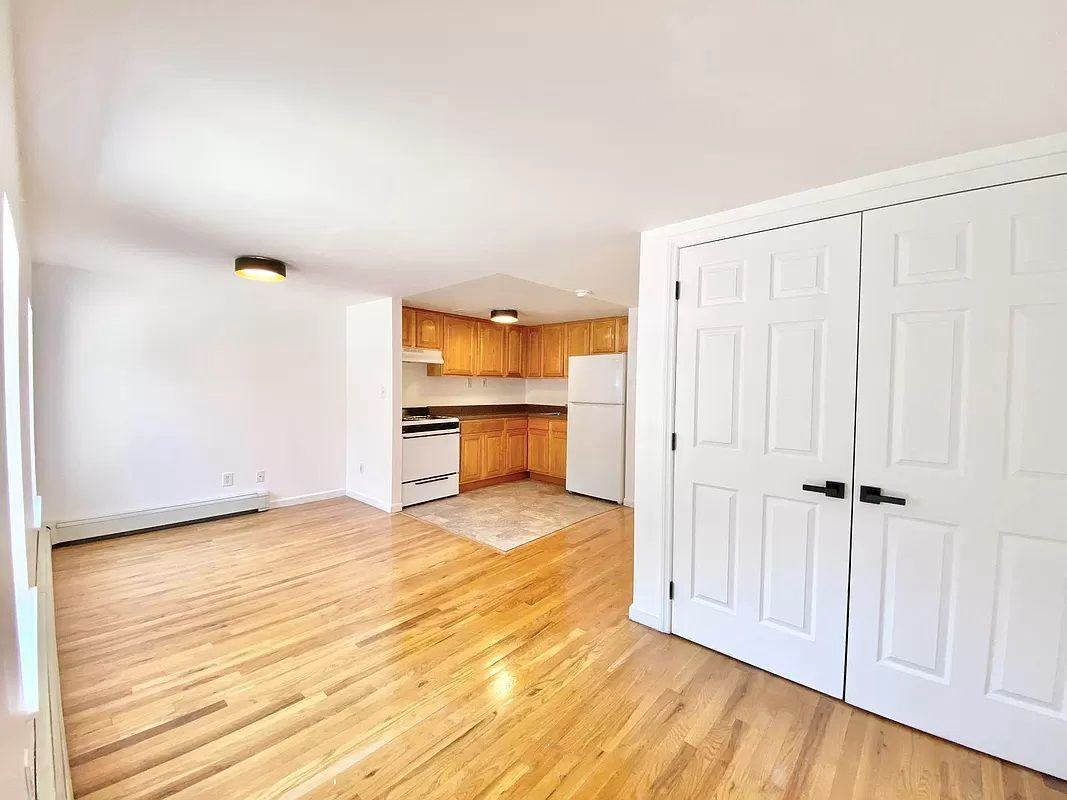 3417 43rd St - Photo 4 of 7