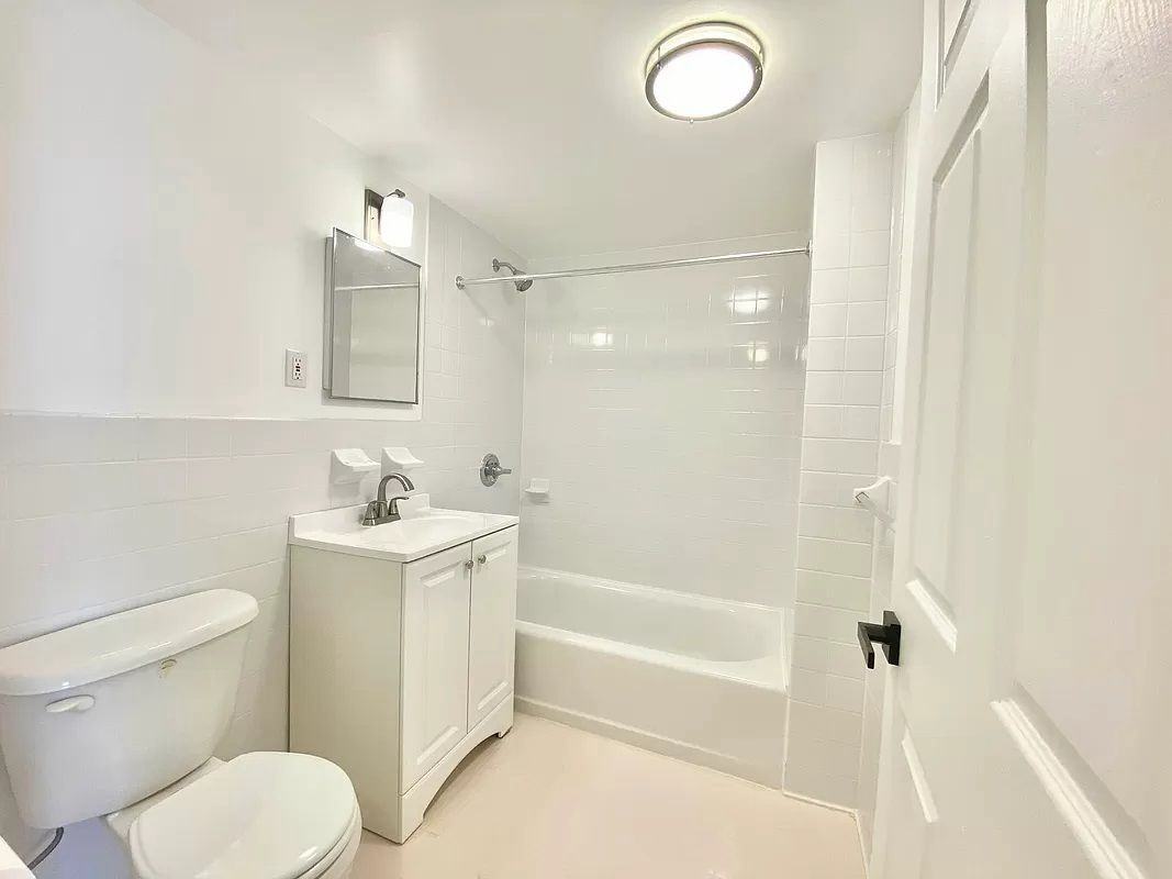 3417 43rd St - Photo 5 of 7