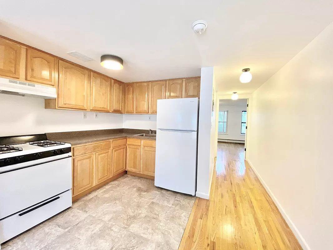 3417 43rd St - Photo 7 of 7