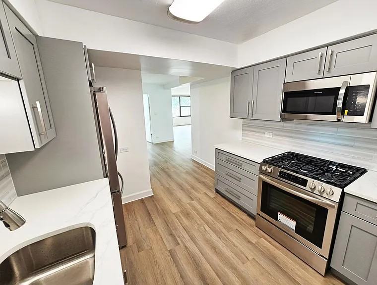 5801 N Sheridan Rd #1D - Photo 2 of 10