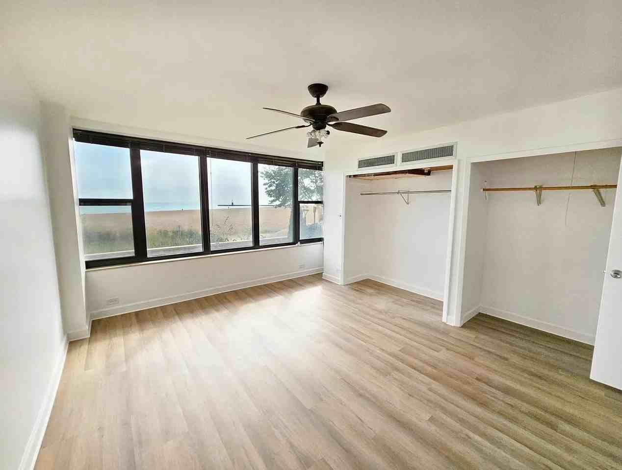 5801 N Sheridan Rd #1D - Photo 4 of 10