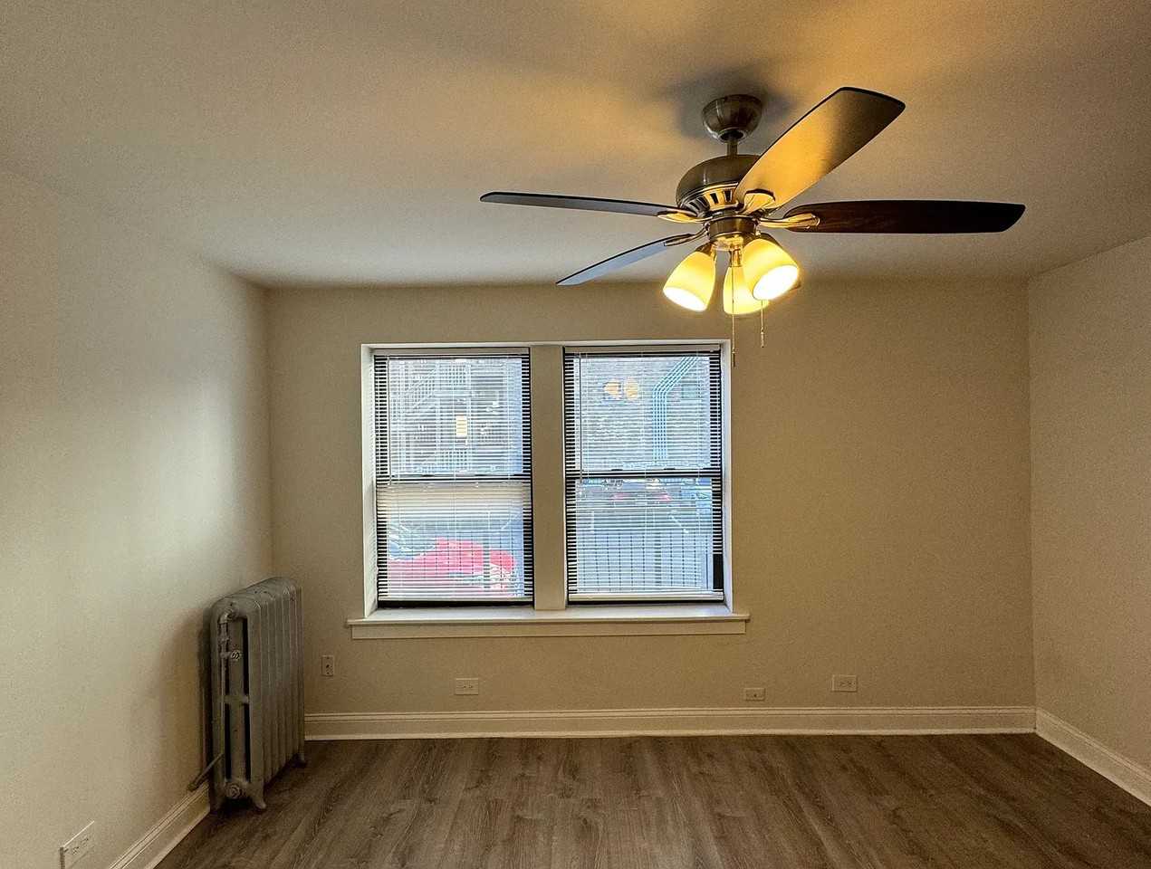 3927 N Clarendon Ave #105 - Photo 7 of 11