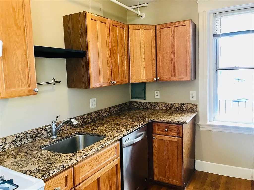 1607 Commonwealth Ave #14 - Photo 4 of 9