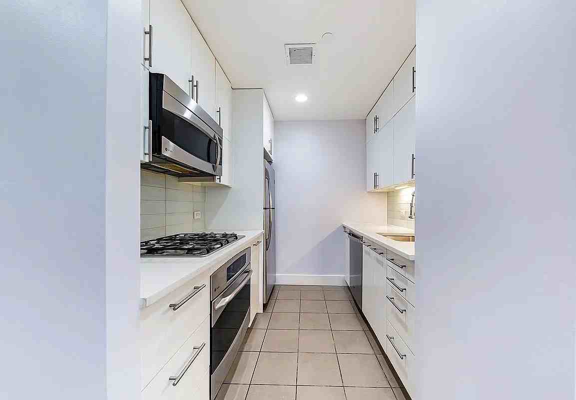 72 Steuben St - Photo 7 of 10