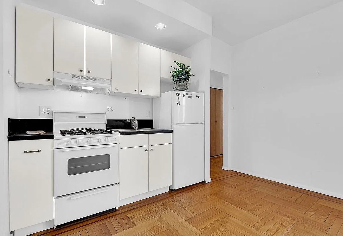 7609 4th Ave - Photo 3 of 6