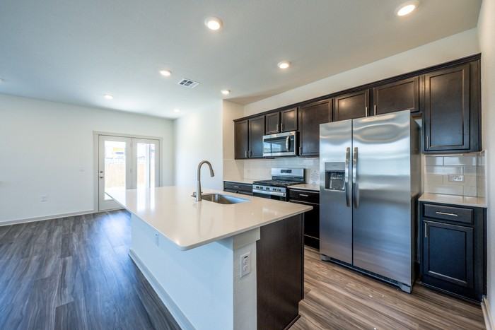 13708 Lubeck Dr - Photo 4 of 25