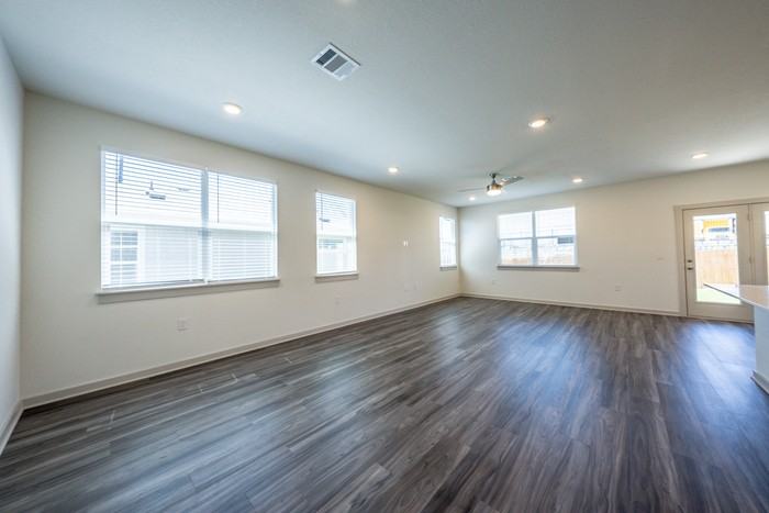 13708 Lubeck Dr - Photo 5 of 25