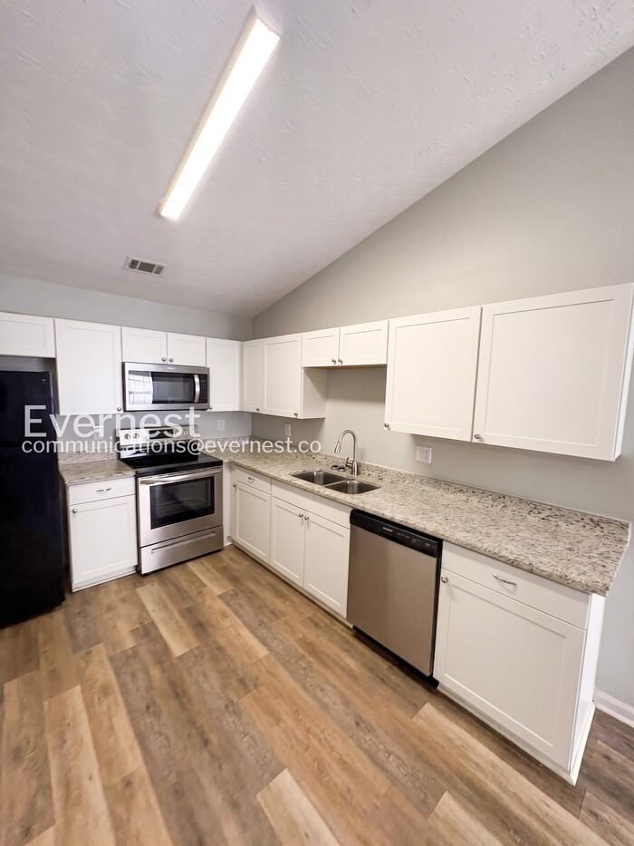1230 Creek View Ct - Photo 4 of 38