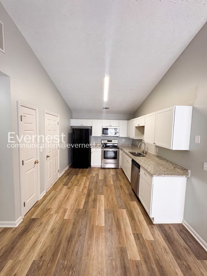 1230 Creek View Ct - Photo 3 of 38