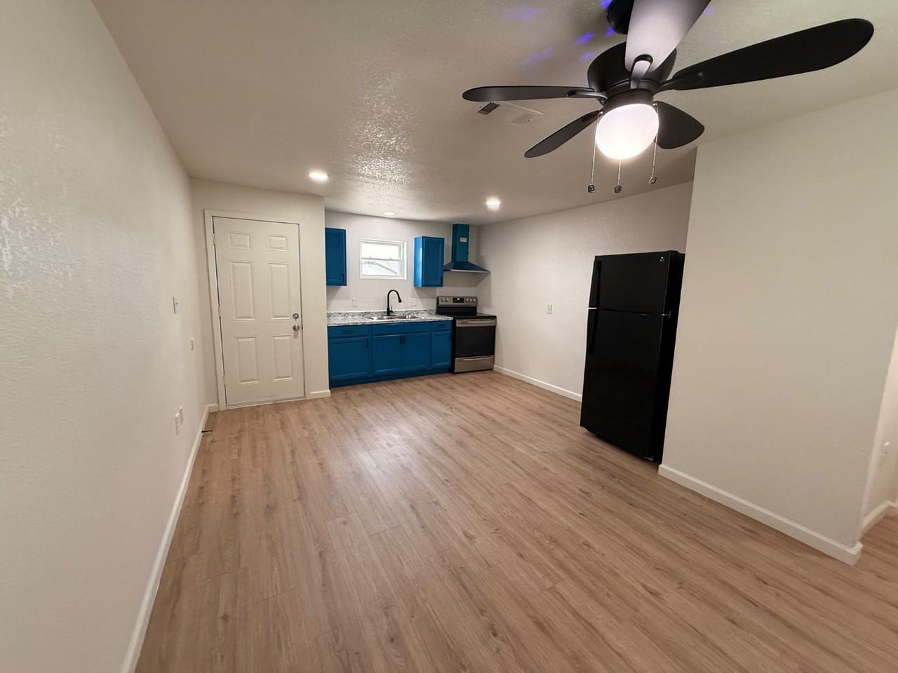 4200 Gram Ln - Photo 4 of 10