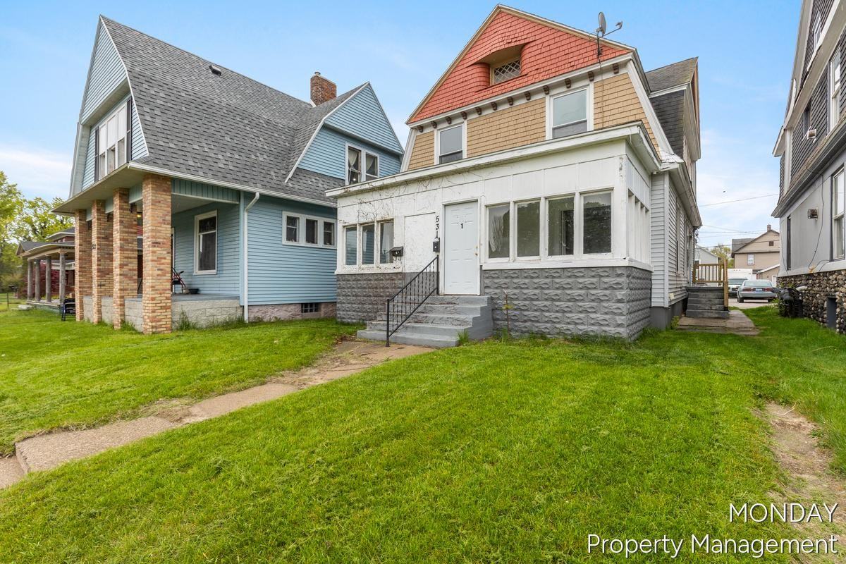 531 W Webster Ave - Photo 2 of 23