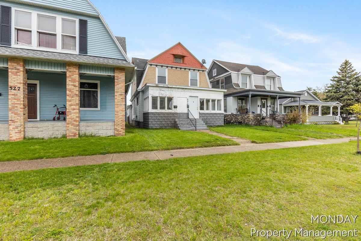 531 W Webster Ave - Photo 3 of 23
