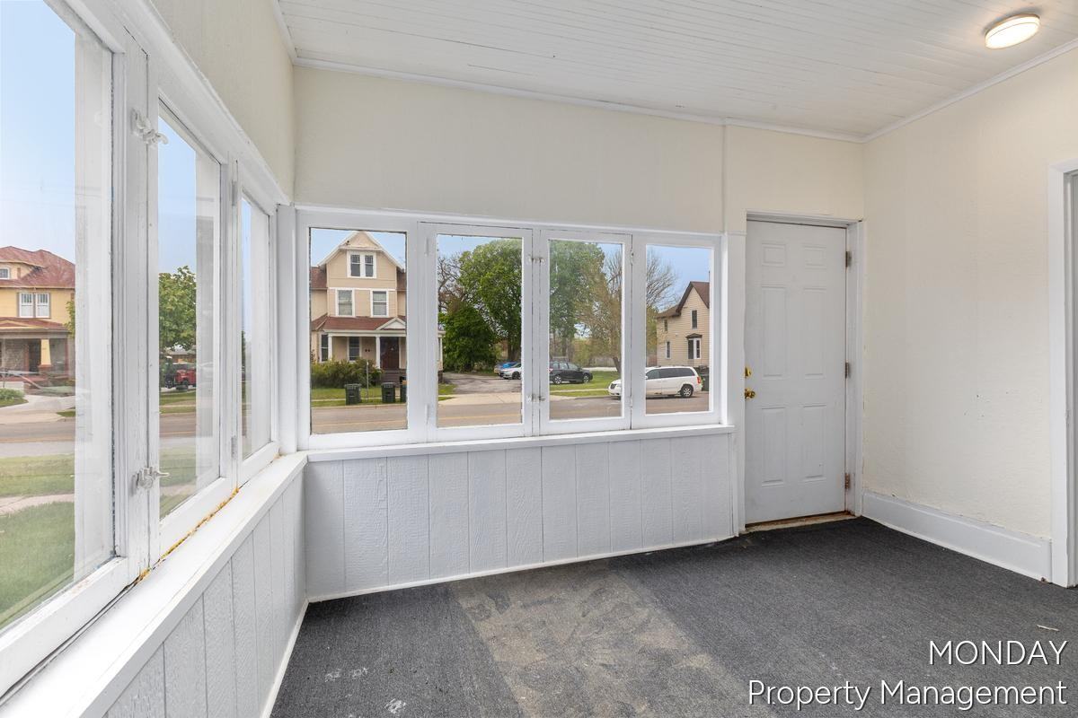 531 W Webster Ave - Photo 4 of 23