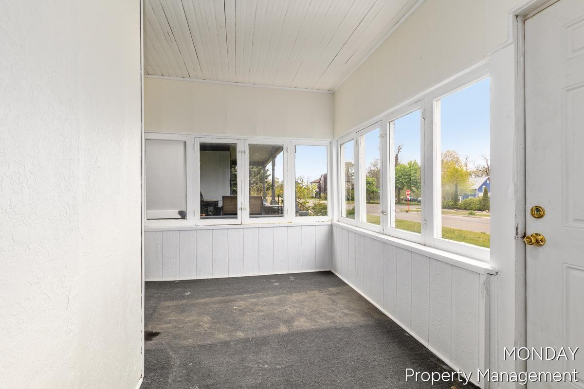 531 W Webster Ave - Photo 5 of 23