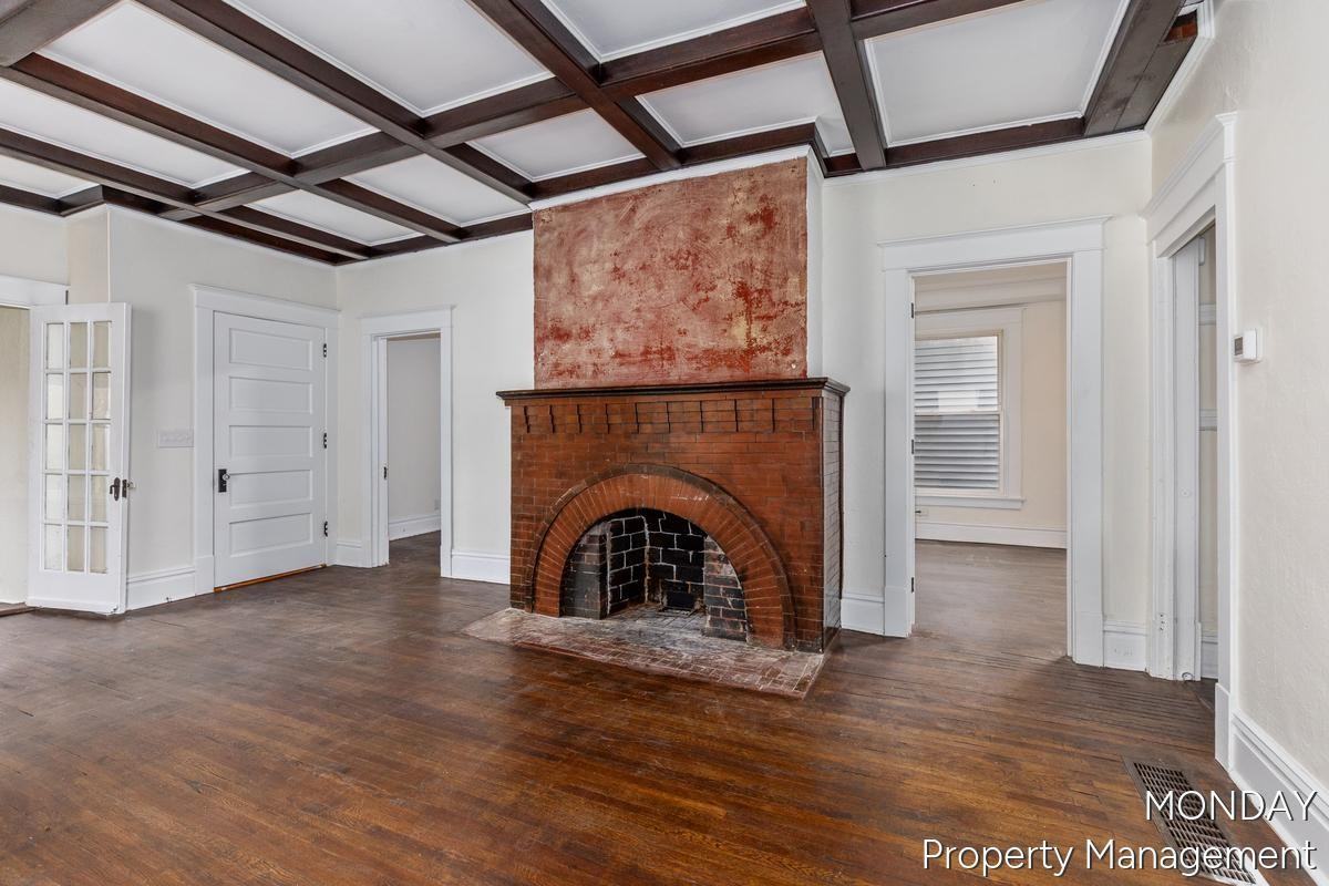531 W Webster Ave - Photo 7 of 23