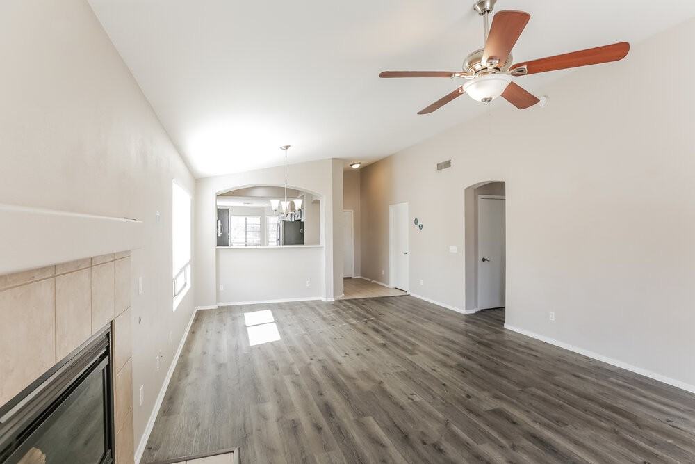 13324 W Maui Ln - Photo 4 of 16