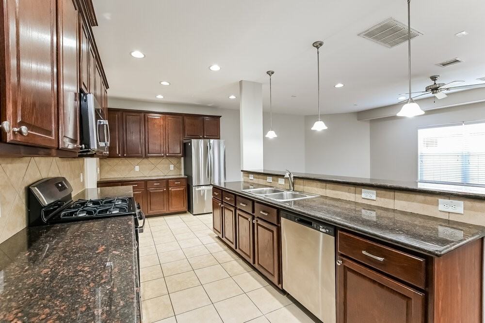2403 Lacyberry St - Photo 6 of 17