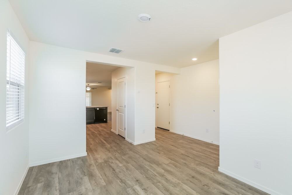 25430 W La Mont Ave - Photo 7 of 16