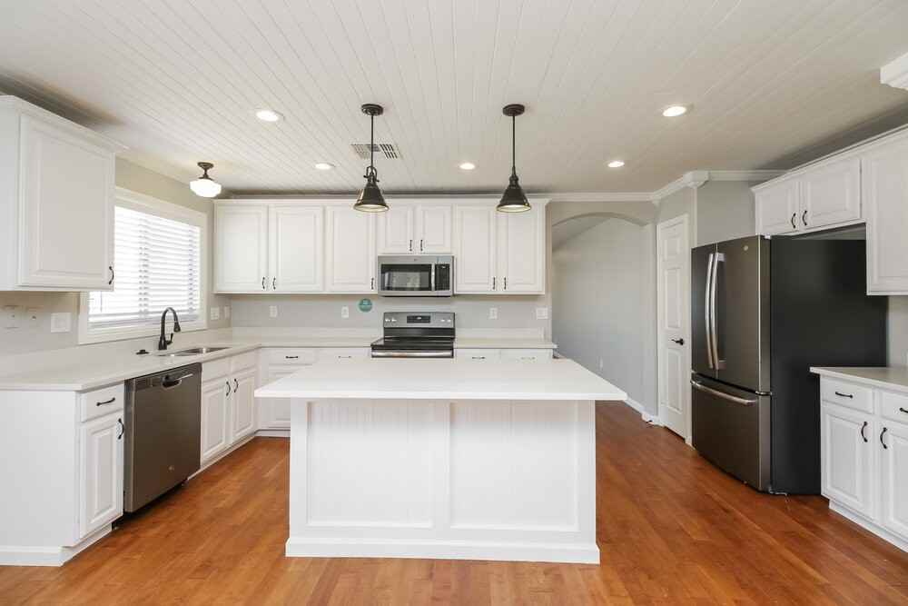 651 E Christopher St - Photo 5 of 16