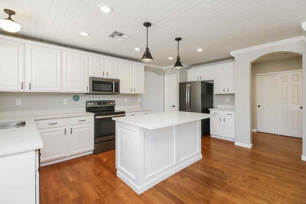 651 E Christopher St - Photo 6 of 16