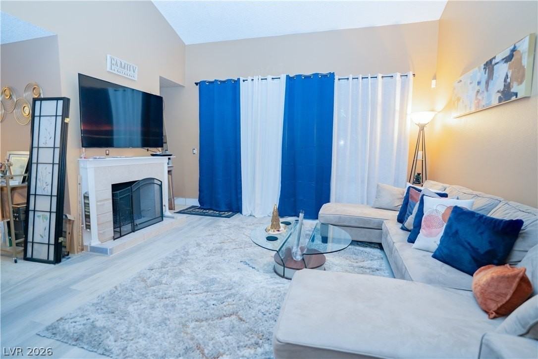 2451 Domingo St - Photo 5 of 28