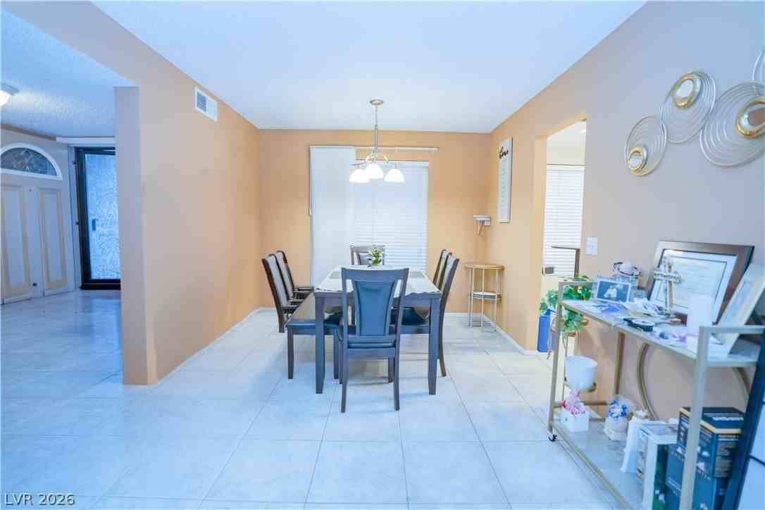 2451 Domingo St - Photo 6 of 28