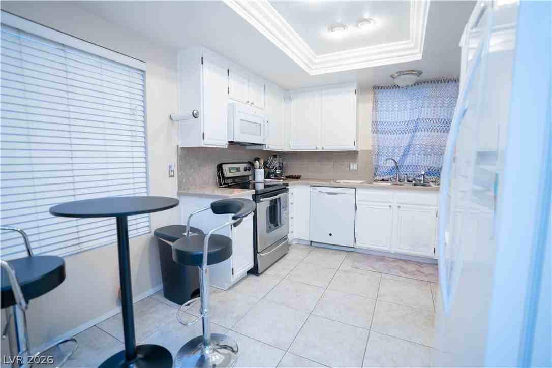 2451 Domingo St - Photo 7 of 28