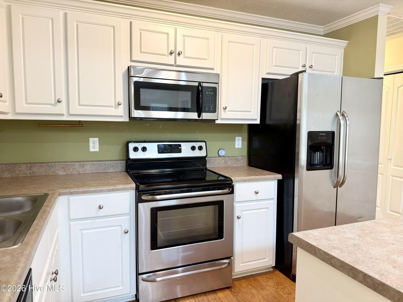 843 Bryan Cir - Photo 3 of 18