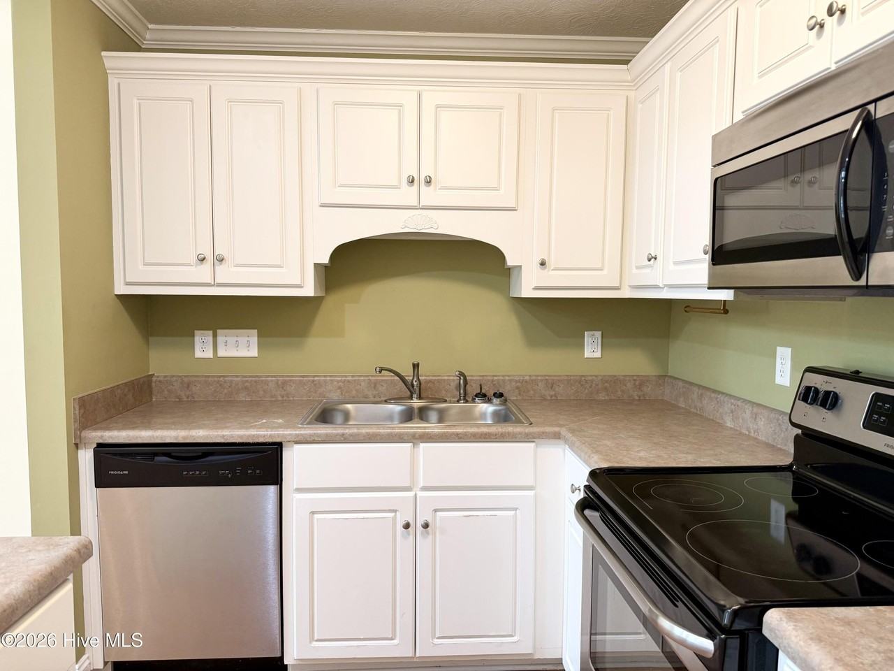 843 Bryan Cir - Photo 4 of 18