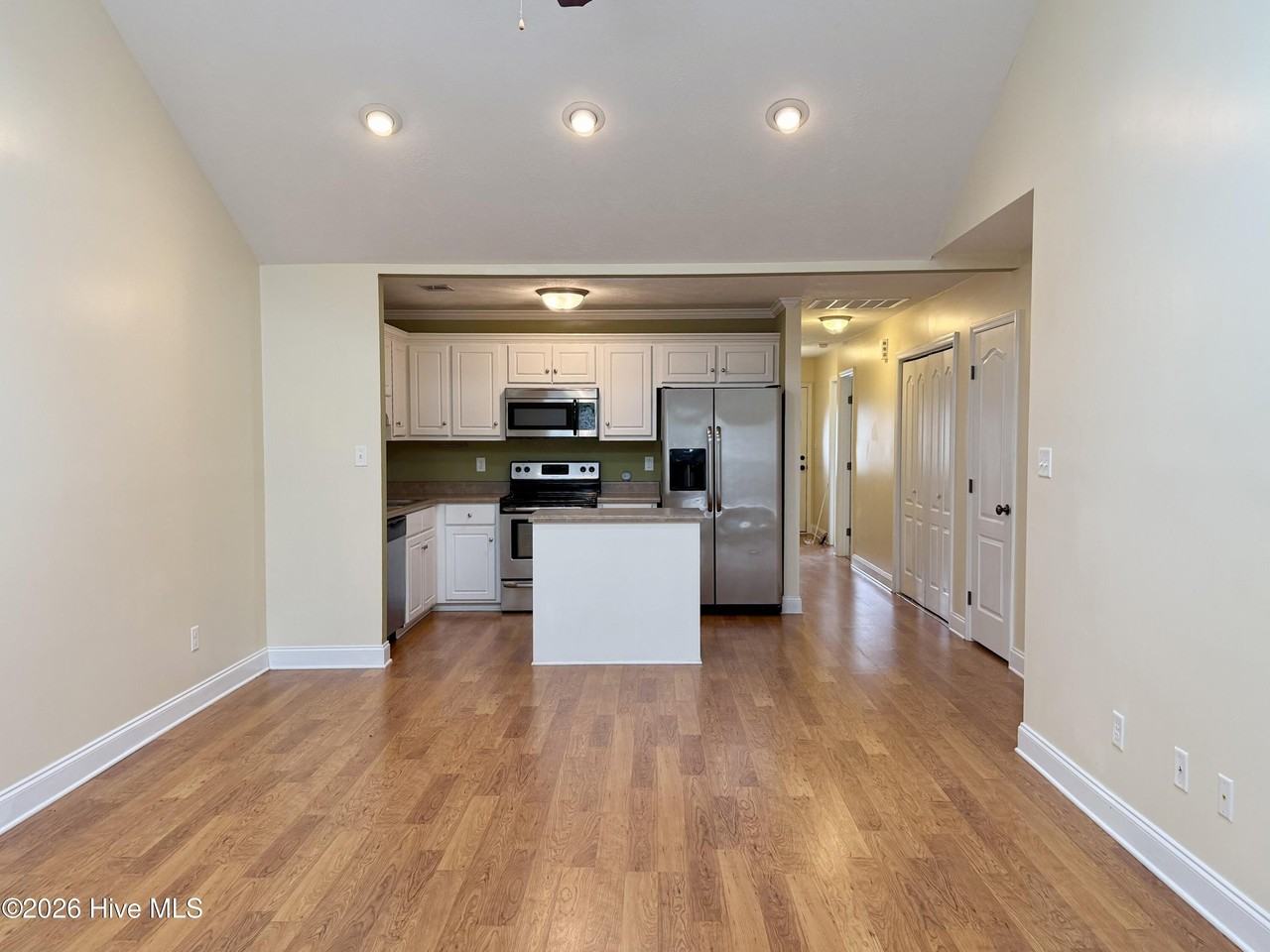 843 Bryan Cir - Photo 5 of 18