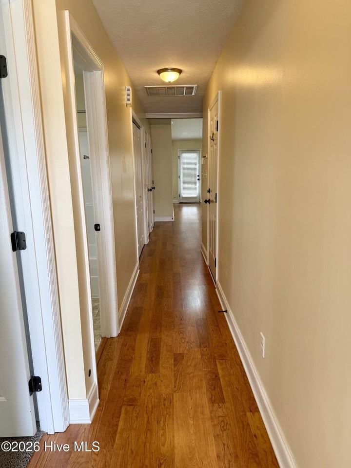 843 Bryan Cir - Photo 7 of 18
