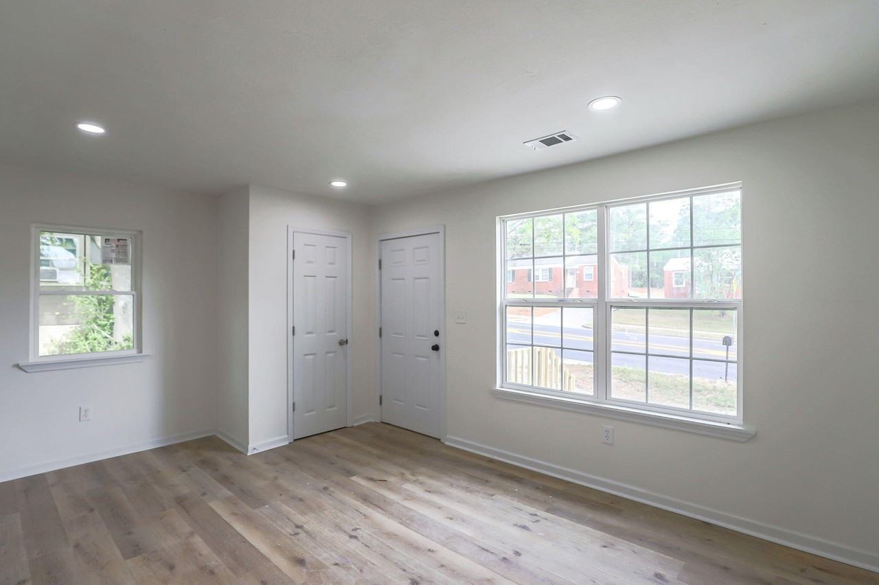 2438 Lumpkin Rd - Photo 5 of 24