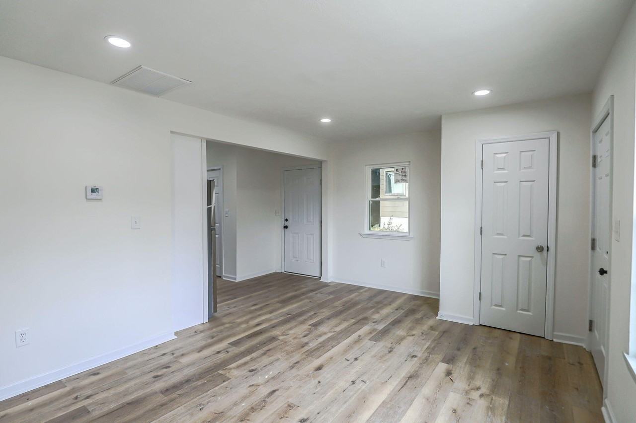 2438 Lumpkin Rd - Photo 6 of 24