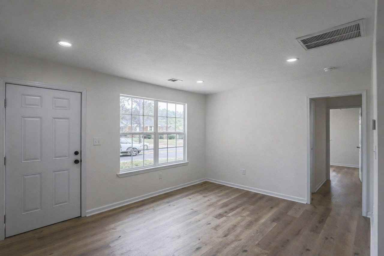 2438 Lumpkin Rd - Photo 7 of 24