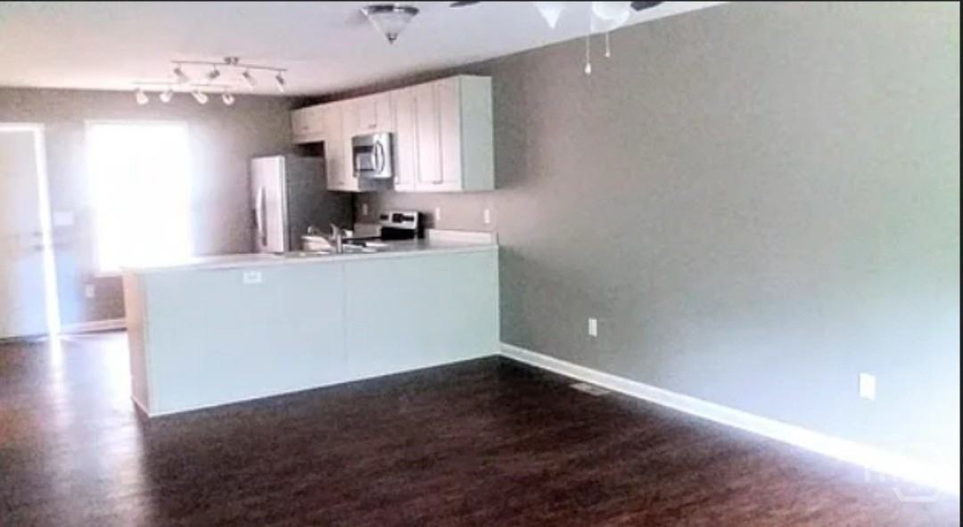 184 Strickland Ave - Photo 4 of 8