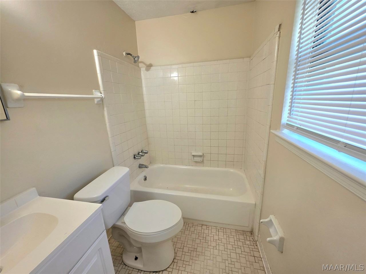408 Briarbrook Dr - Photo 2 of 11