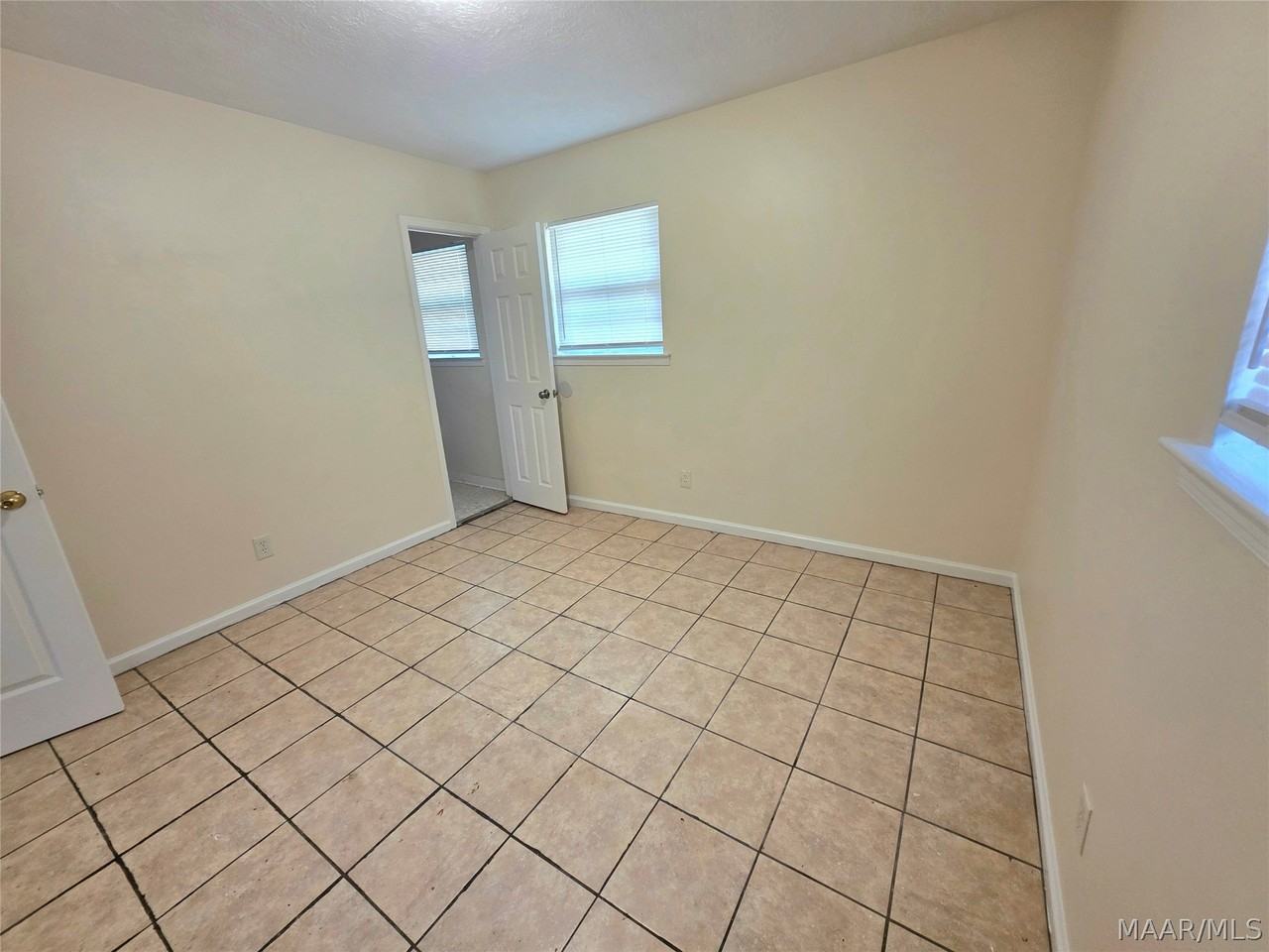 408 Briarbrook Dr - Photo 3 of 11