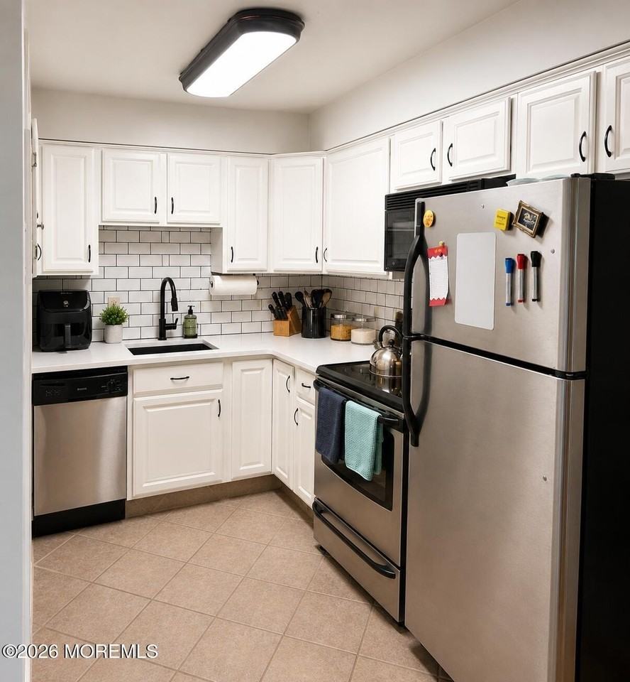 735 Greens Ave #4B - Photo 5 of 11