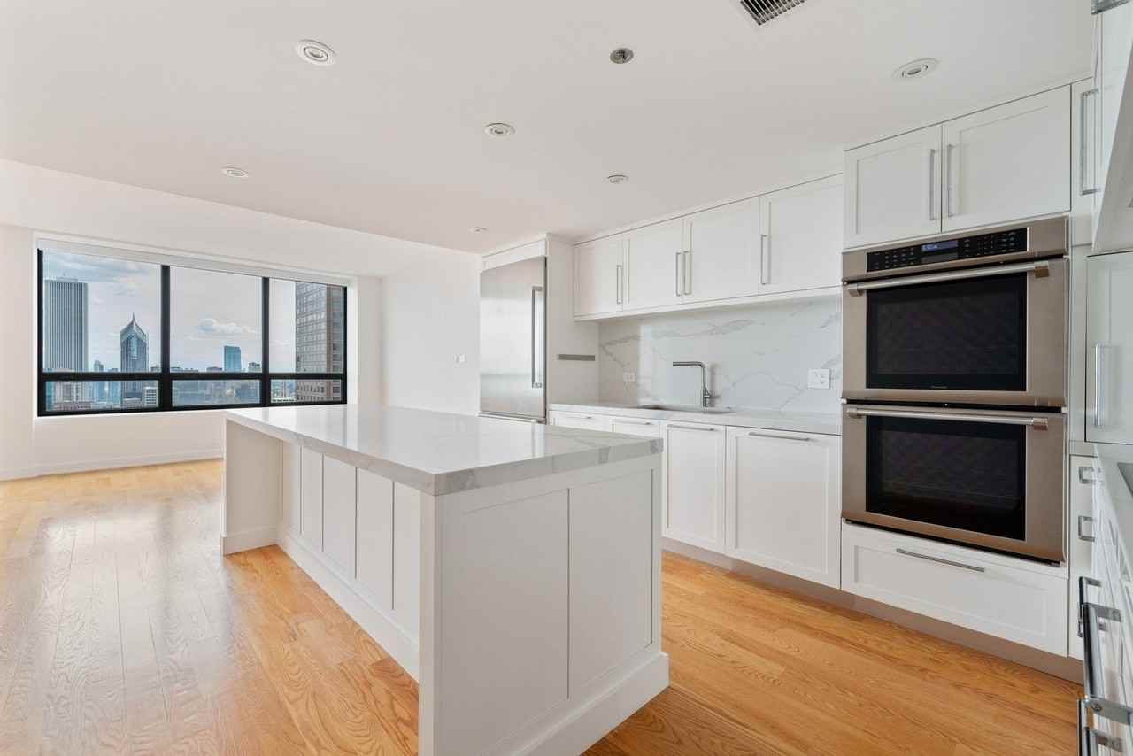 180 E Pearson St #4706 - Photo 6 of 37